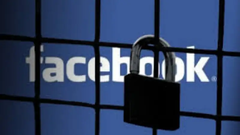 В сети собирают подписи против блокировок в Фейсбуке