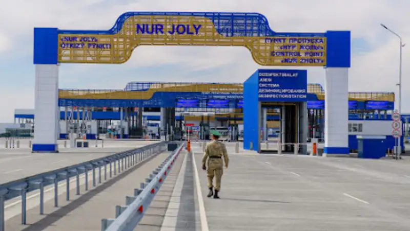 Как иностранцы пересекают границу Казахстана