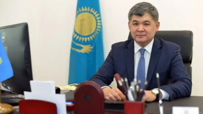 Биртанов поздравил казахстанских медсестер с профессиональным праздником