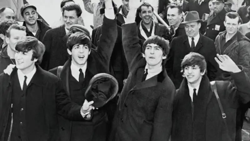 Гитара Джона Леннона продана за 910 тысяч долларов на аукционе в США