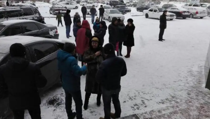 В Семее вкладчики штурмуют офис «инвестиционной компании»