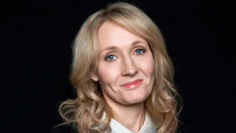 Джоан Роулинг извинилась за смерть одного из героев "Гарри Поттера"