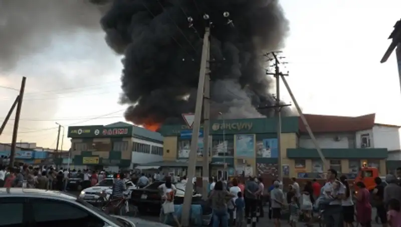 Пожар на рынке Талдыкоргана. Фото с места события 