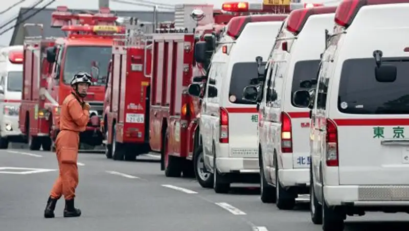 В Японии нашли без сознания остальных четырех человек с упавшего вертолета