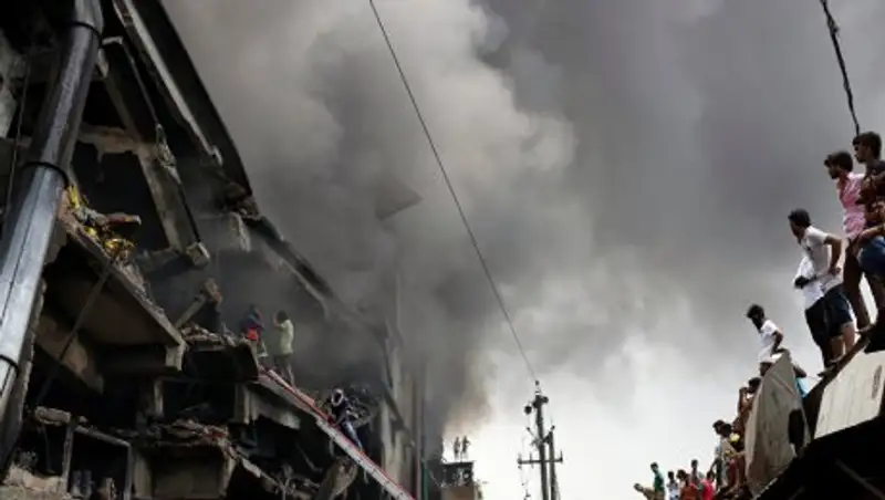 Число погибших при пожаре на фабрике в Бангладеш увеличилось до 26