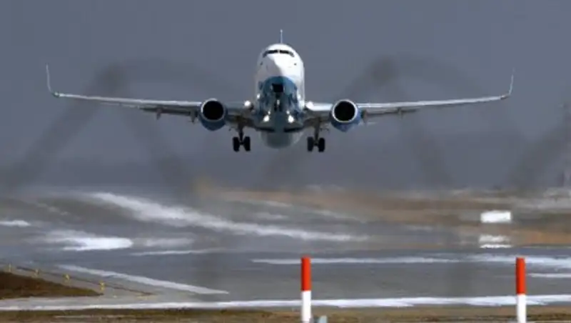 В аэропорту Алматы самолет выехал за пределы полосы