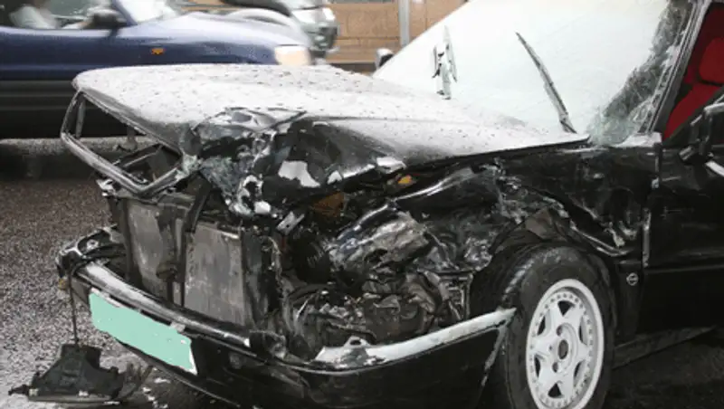 В Алматы водитель Ауди протаранил припаркованную у обочины инкассаторскую Газель