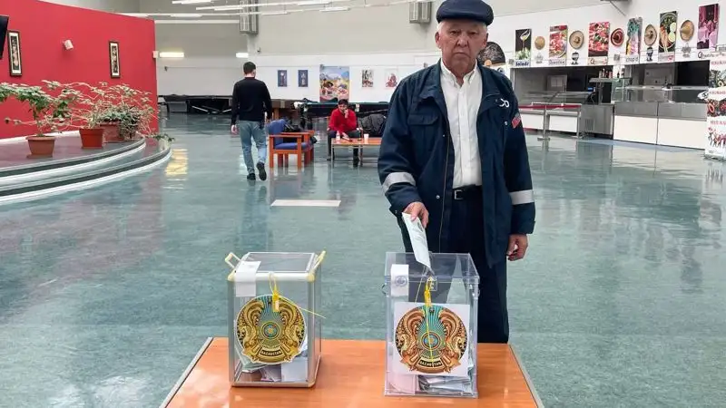 На Тенгизском месторождении развернули 15 выездных пунктов для голосования, фото - Новости Zakon.kz от 19.03.2023 14:20