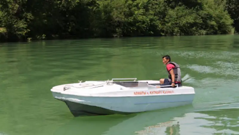 На озере Сайран в Алматы спасли мужчину