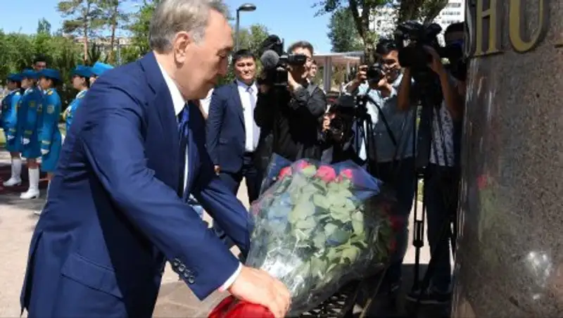 Назарбаев побеседовал с родственниками Маншук Маметовой