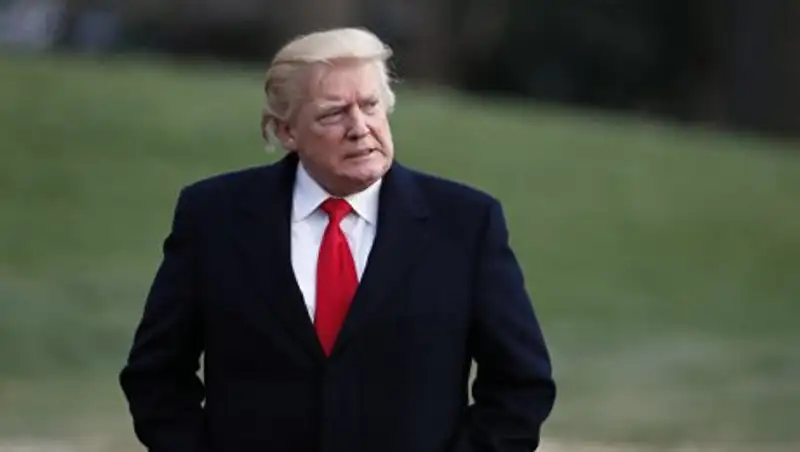 Рейтинг одобрения Трампа снизился