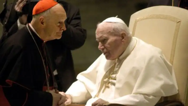 Папа римский отказался отвечать на обвинения в укрывательстве кардинала-педофила