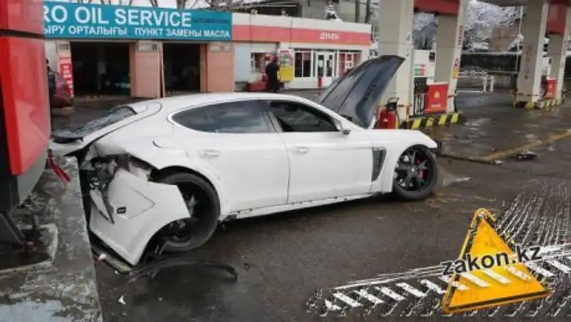 Разгромившего АЗС в Алматы водителя Porsche нашли