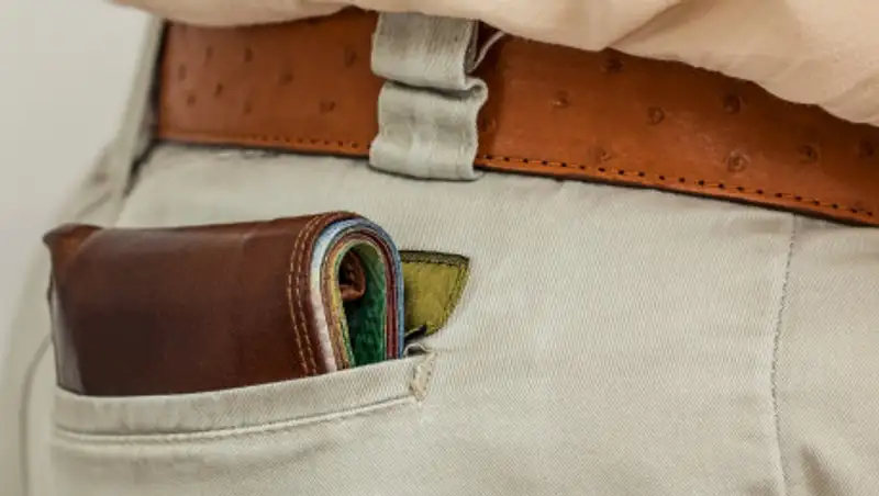 Серийная карманница попала на видео в Алматинской области