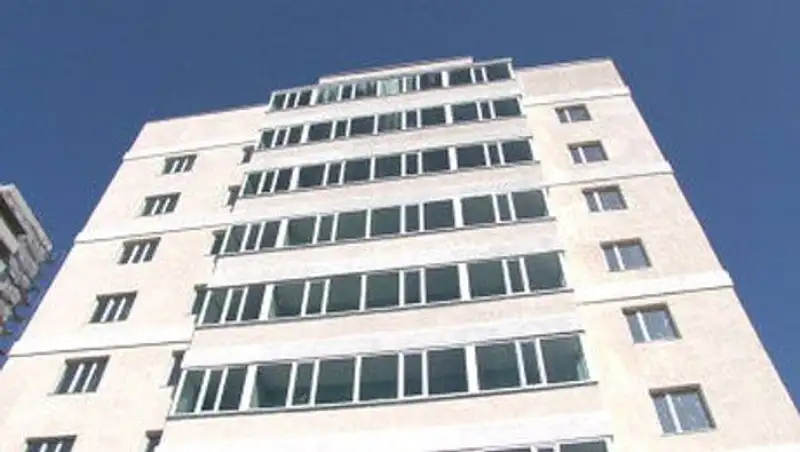 В Актобе жильцов многоэтажного дома эвакуировали из-за сообщения о заложенной бомбе