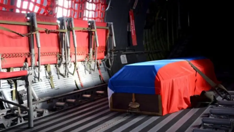 Тело погибшего в Сирии летчика Олега Пешкова доставлено в Липецк