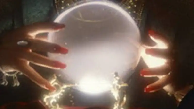 Обещала снять порчу: мошенница выманила более полумиллиона у акмолинки