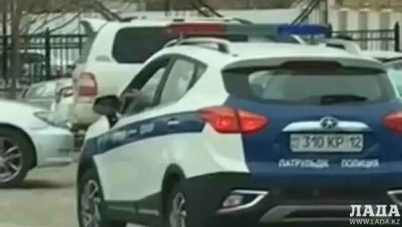 "Вылетела квитанция". Ролик с полицейским объяснили в Мангистауской области