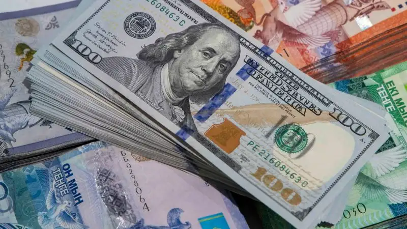 Курс доллара немного вырос на торгах, а евро дорожает в обменниках