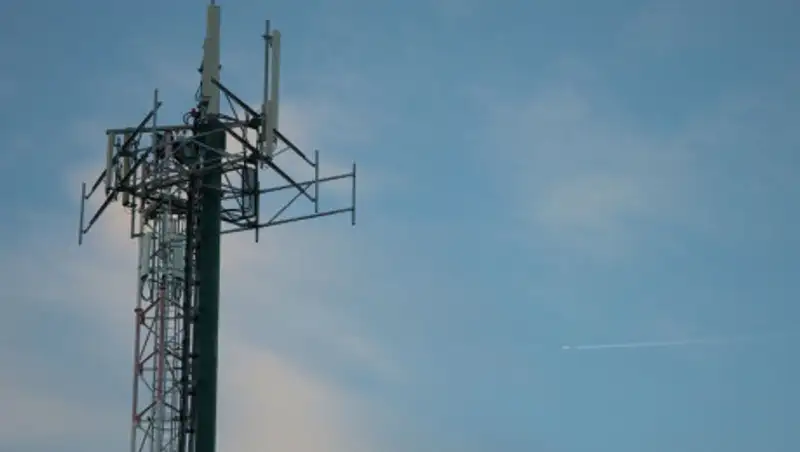 Вандалы рушат вышки 5G, опасаясь распространения коронавируса в Британии