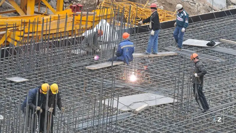 Зарплаты строителей выросли сразу на 33%