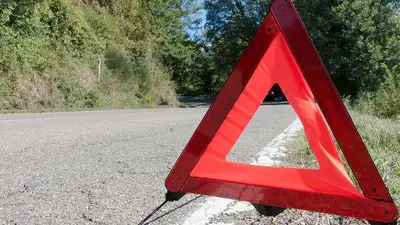 Водитель скончался за рулем легковушки и совершил аварию , фото - Новости Zakon.kz от 31.03.2023 03:41