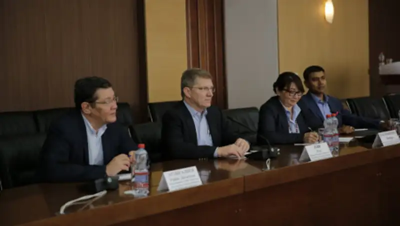 Аким Атырауской области встретился с руководством компании "Chevron"