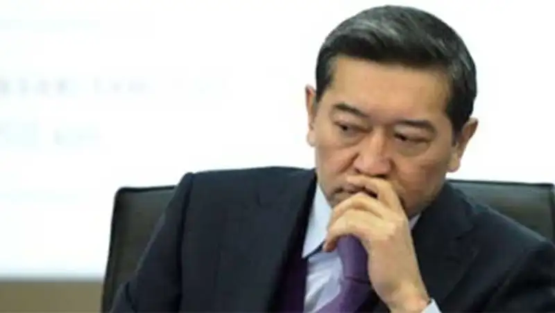 Выговор объявил Ахметов вице-министру МИНТ Рау за упущения в реализации программы ФИИР