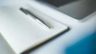 блокнот ручка документ, фото - Новости Zakon.kz от 01.04.2011 22:53