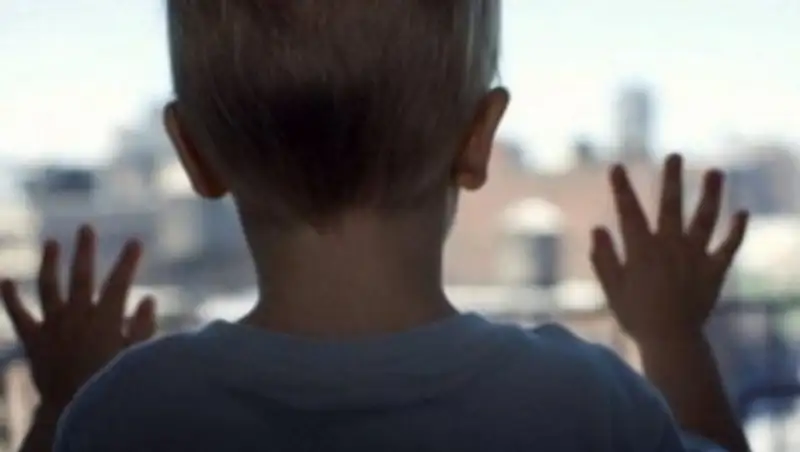 Трое детей выпали из окон в Карагандинской области