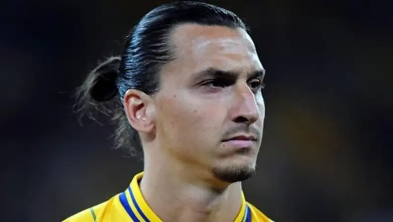 Ибрагимович отказался от рекордного контракта ради "Манчестер Юнайтед"