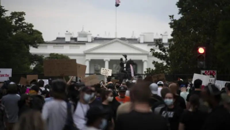 Участок улицы в Вашингтоне переименовали в честь погибших афроамериканцев