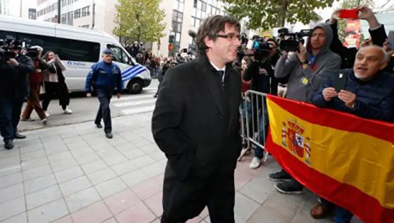 Экс-глава Каталонии добровольно сдался полиции Брюсселя
