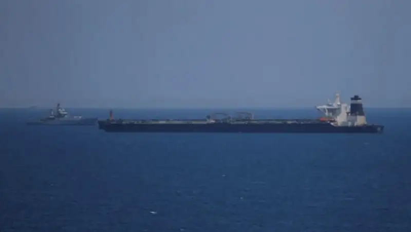 На иранском танкере прогремел взрыв