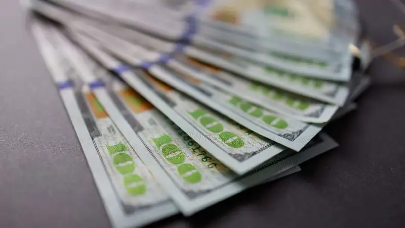 Курс доллара снова вырос на торгах