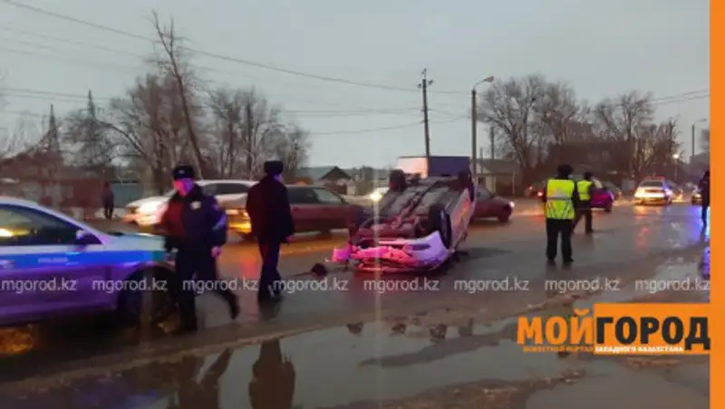 В Уральске полицейский разъезжал на служебном авто с подложными госномерами