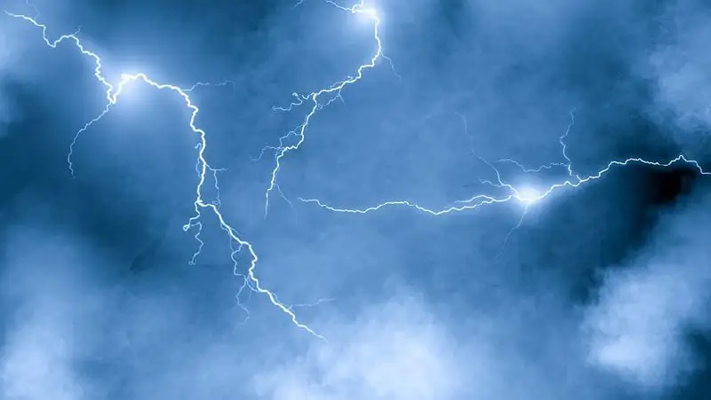 Врачи рассказали о состоянии актюбинца, в которого попала молния