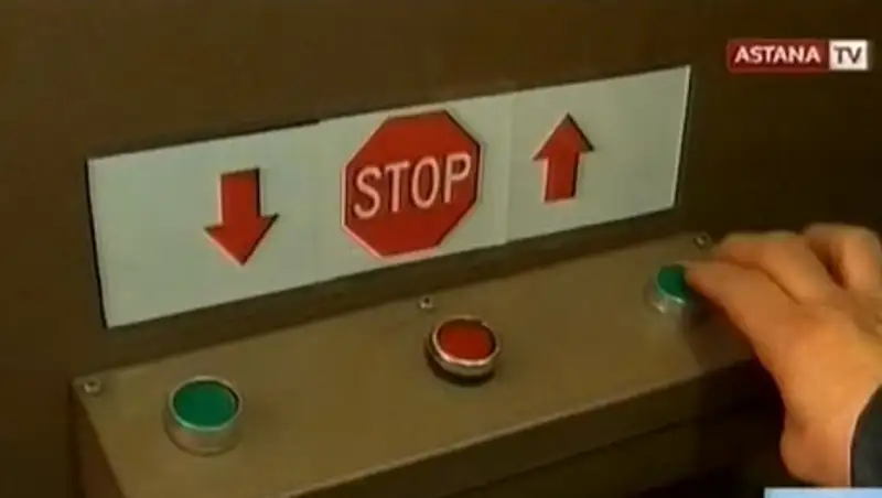 В Шымкенте надземный пешеходный переход оборудовали лифтом