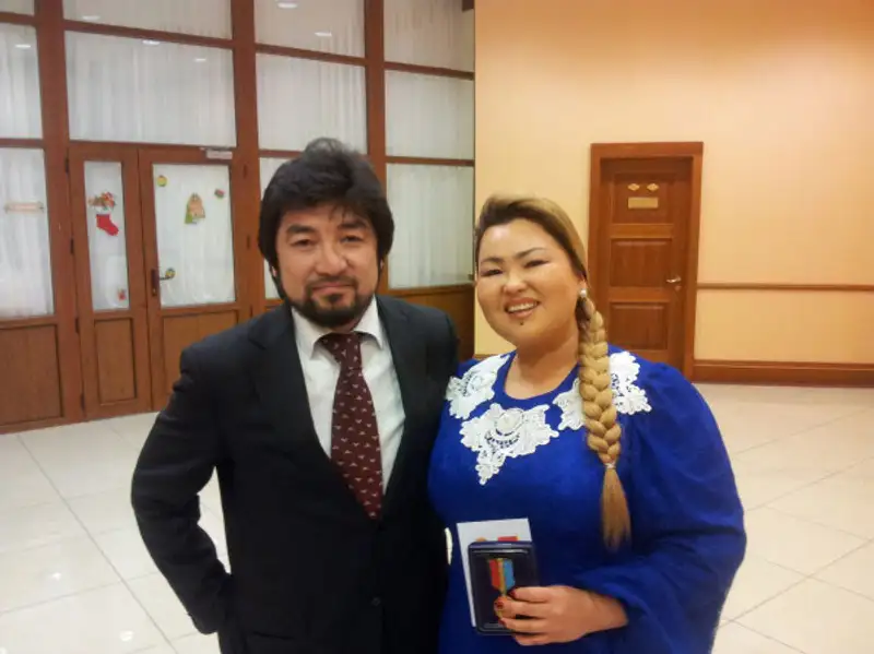 Депутатов Мажилиса IV-го созыва наградили в честь 20-летия Независимости РК, фото - Новости Zakon.kz от 13.12.2011 22:23