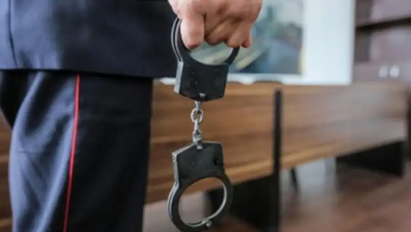 За «крышевание наркомафии» еще один костанайский полицейский предстанет перед судом