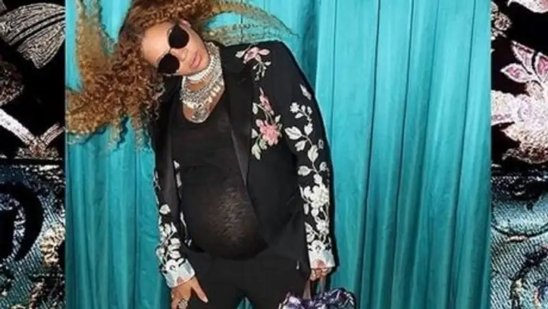 Агент: губы Бейонсе увеличились сами по себе