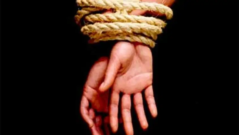 В канун 8 Марта мужчина продал женщину в рабство за 10 тысяч тенге