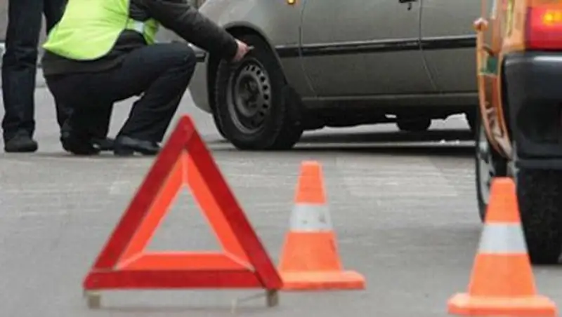 Легковушка столкнулась с Газелью и насмерть сбила пешехода в Актобе