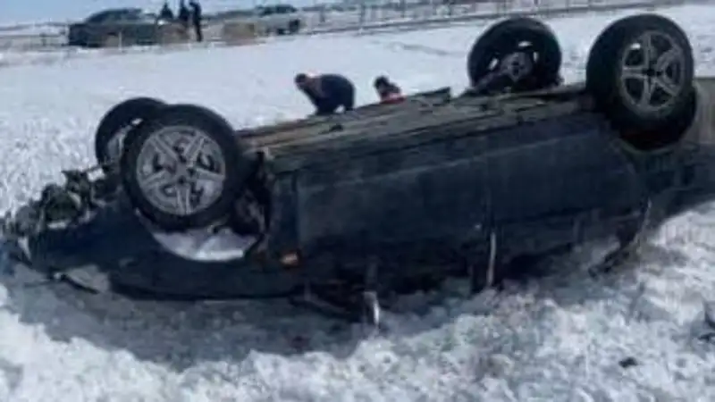 В Павлодарской области машина опрокинулась в кювет – один человек скончался