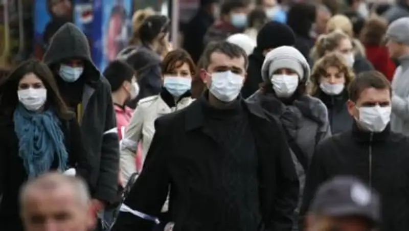 Собираться больше трех человек на улице запретили в Атырауской области