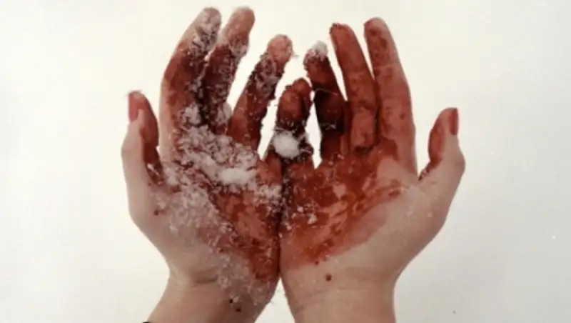 В Актобе в здании полиции молодой человек перерезал себе горло