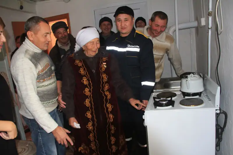 «КазТрансГаз Аймак» подал газ первым потребителям города Зайсан «КазТрансГаз Аймак» подал газ первым потребителям города Зайсан, фото - Новости Zakon.kz от 08.11.2013 22:25