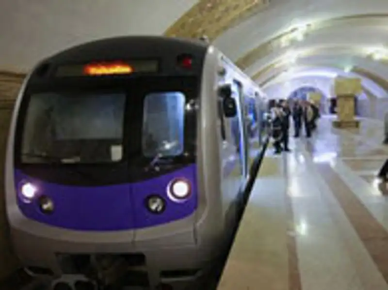 Молодежь Алматы хулиганит в метро, фото - Новости Zakon.kz от 12.12.2011 23:13