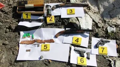 Тайник с оружием нашла полиция на свалке в Текели