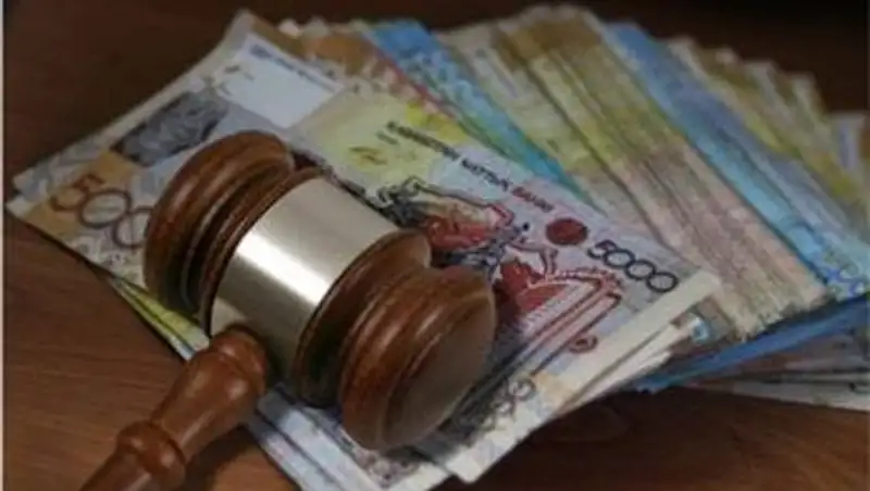 Астанчанин заплатит около 20 тыс тенге за оскорбление женщины в стенах школы